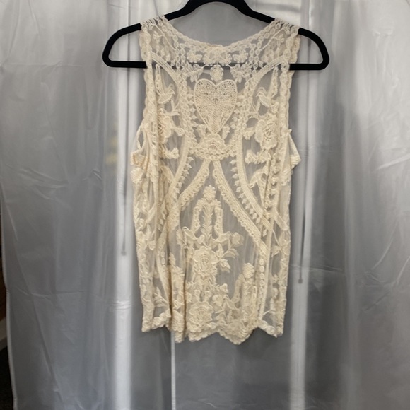 Sleeveless Shear Lace Top - Picture 3 of 3